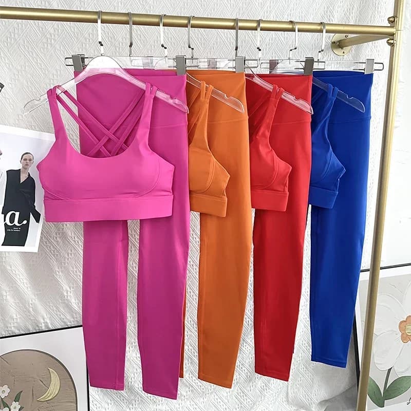 High-End Buckle Yoga Set – Seksowny Zestaw Sportowy Bra + Hip-Lift Legginsy